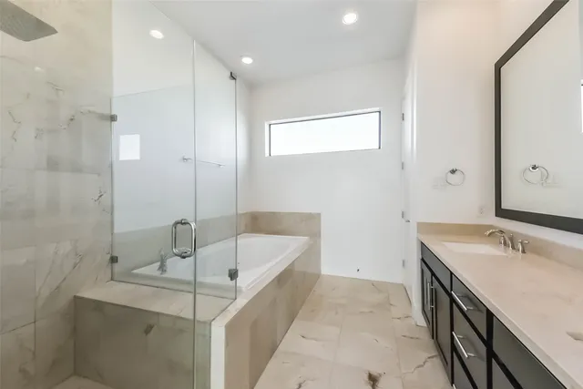 $3,000 | 1810 Thompson Street, Houston, TX 77007