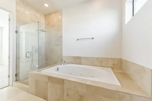 $2,900 | 1810 Thompson Street, Houston, TX 77007