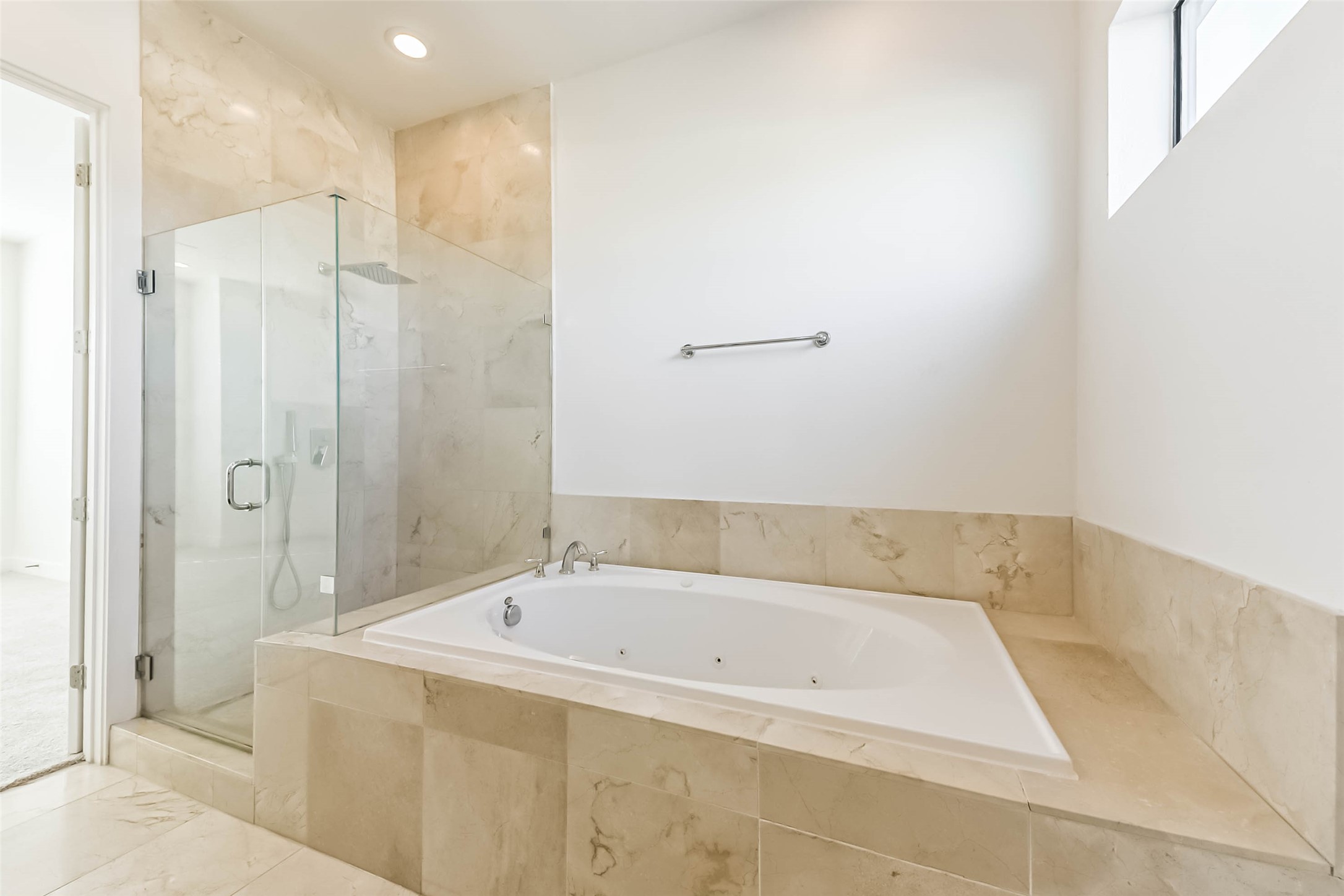 1810 Thompson Street Houston, TX 77007 - Photo 28 of 32 a bathroom with a bathtub and shower