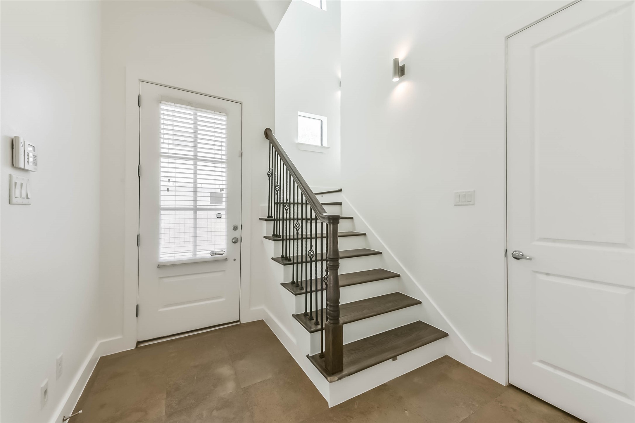 1810 Thompson Street Houston, TX 77007 - Photo 3 of 32 a view of entryway with stairs