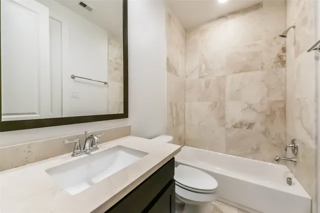 $2,900 | 1810 Thompson Street, Houston, TX 77007