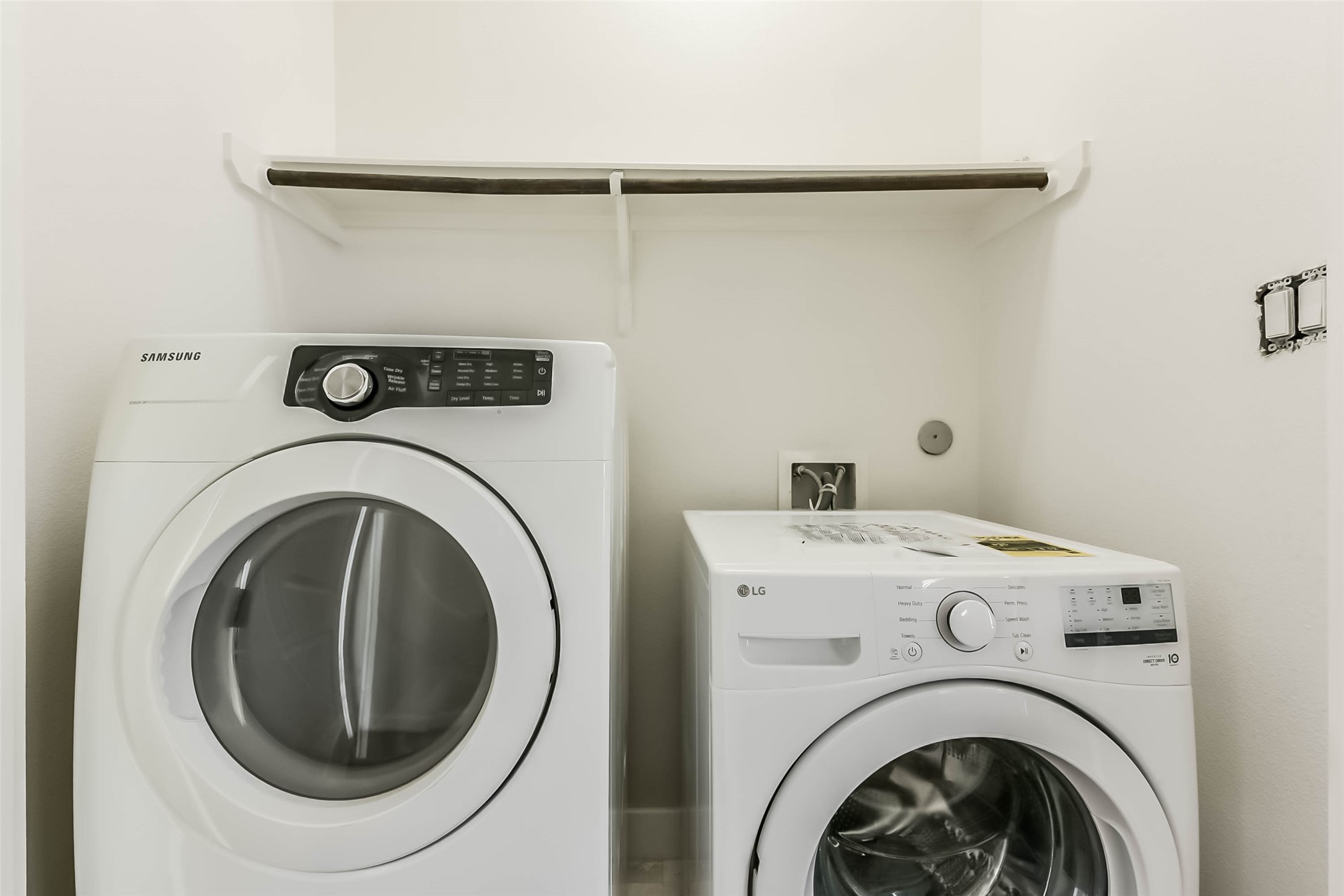 1810 Thompson Street Houston, TX 77007 - Photo 32 of 32 a utility room with dryer and washer