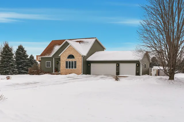 $439,900 | W21650 Coyote Lane, Caledonia, WI 54661