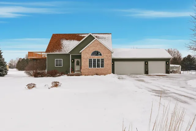 $439,900 | W21650 Coyote Lane, Caledonia, WI 54661