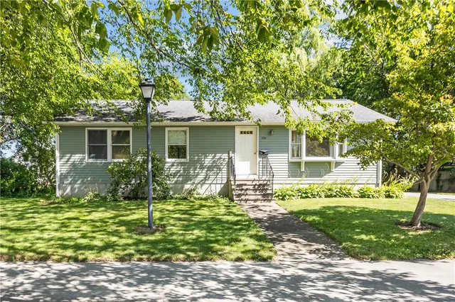 $485,000 | 5 St Mary’s Way, Warren, RI 02885