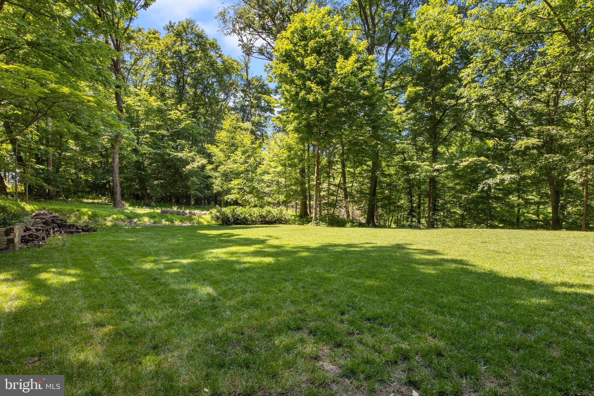 949 Highland Road Newtown, PA 18940 - Photo 26 of 50 Nice flat back yard