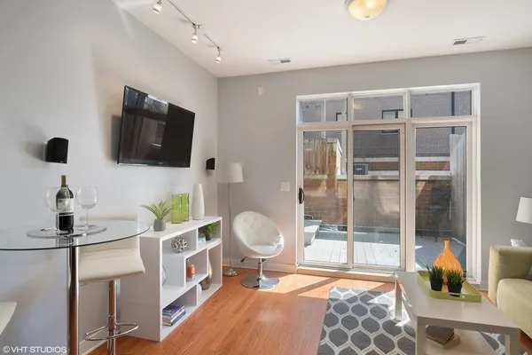 $2,300 | 1162 West Hubbard Street, Unit 104, Chicago, IL 60642