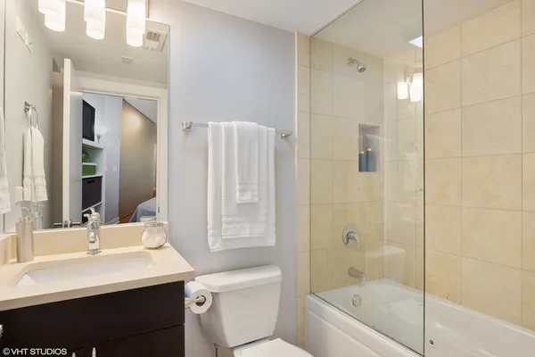 $2,300 | 1162 West Hubbard Street, Unit 104, Chicago, IL 60642