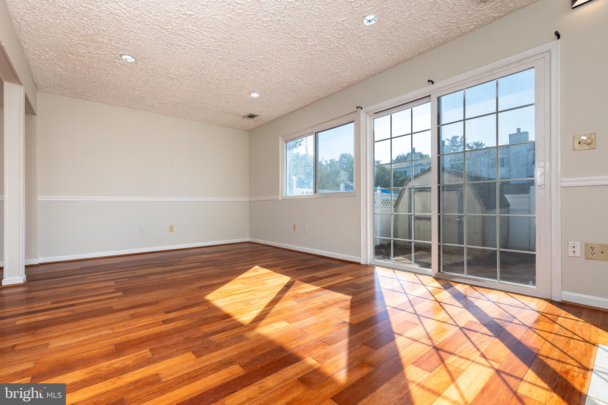 17434 Hughes Road Poolesville, MD 20837 - Photo 14 of 57 Living room