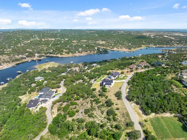 $424,950 | 2808 Lakehurst Road, Spicewood, TX 78669
