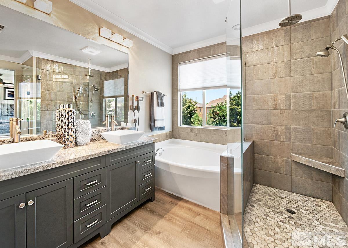 2552 Country Falls Lane Reno, NV 89521 - Photo 14 of 40 a bath room with a sink and a bathtub