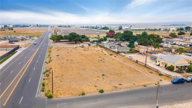 a close view of sink and vanity