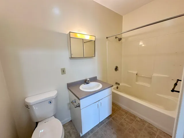 $1,625 | 96 Palm Street, Nashua, NH 03060