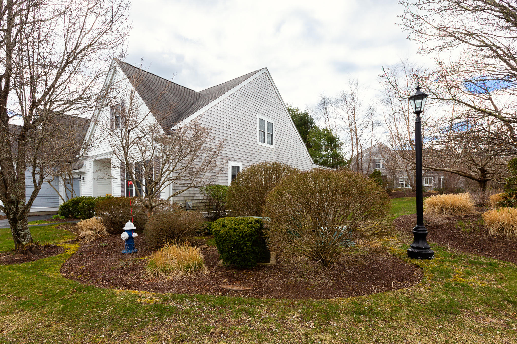 49 Stratford Ridge Mashpee, MA 02649 - Photo 2 of 26 49StratfordRdg-06-Mashpee-w (1)