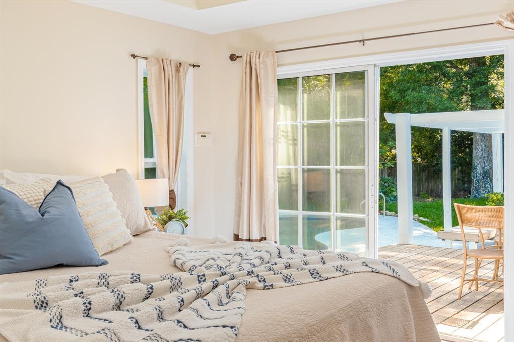 205 Shirley's Way St. Augustine, FL 32086 - Photo 21 of 56 a bed sitting in a bedroom next to a window
