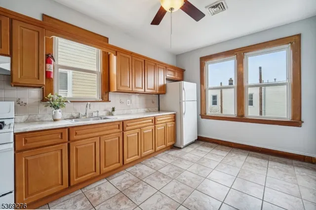 $2,350 | 410 East Kinney Street, Newark, NJ 07105