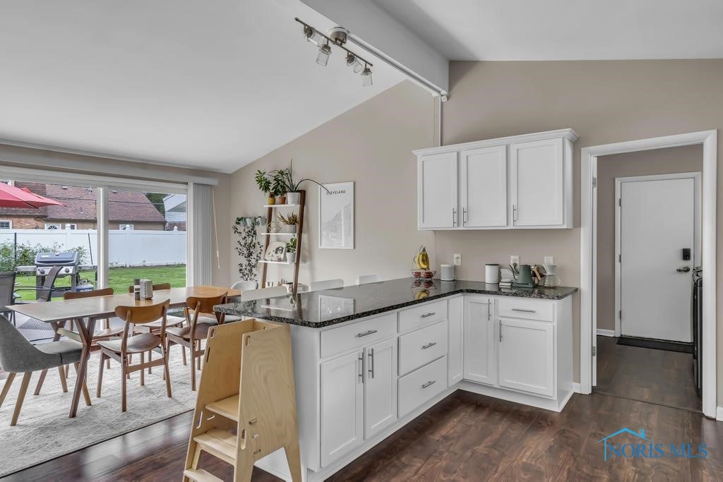 3847 Surrey Road Toledo, OH 43623 - Photo 20 of 42 Kitchen