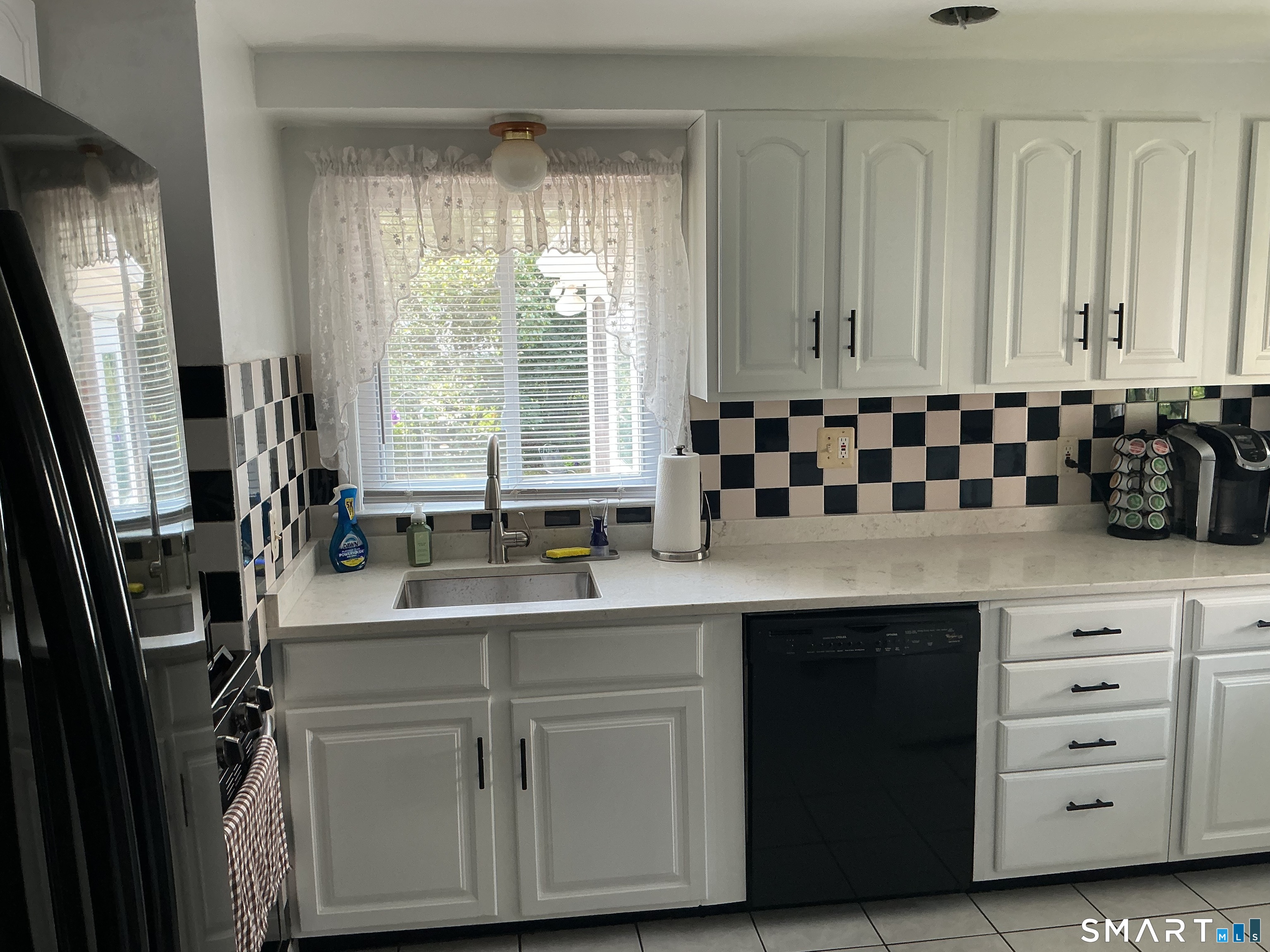 65 Crystal Street Wethersfield, CT 06109 - Photo 2 of 10