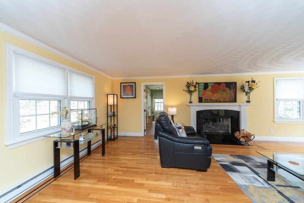 74 Wayside Inn Road Marlborough, MA 01752 - Photo 8 of 34 Gallery Image 8