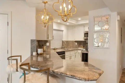 $899,000 | 400 Lake Street, Unit 105, Huntington Beach, CA 92648