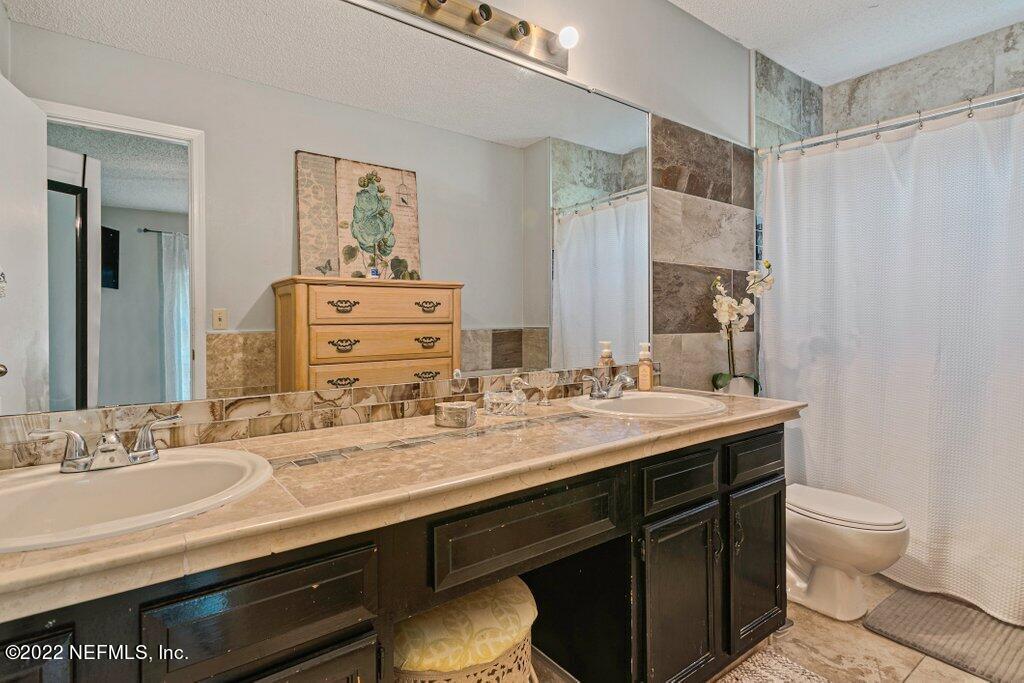 10840 Rutherford Court Jacksonville, FL 32257 - Photo 17 of 29 Primary bathroom