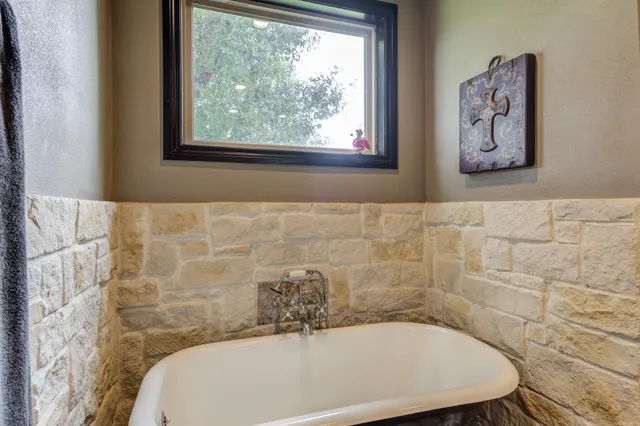 $888,000 | 7913 North Farm To Market Road 1264, Lubbock, TX 79415