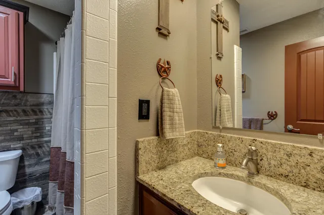 $888,000 | 7913 North Farm To Market Road 1264, Lubbock, TX 79415