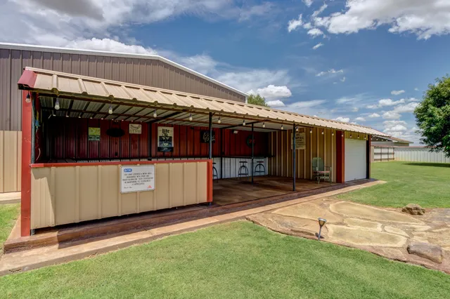 $888,000 | 7913 North Farm To Market Road 1264, Lubbock, TX 79415