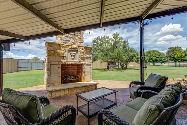 $888,000 | 7913 North Farm To Market Road 1264, Lubbock, TX 79415