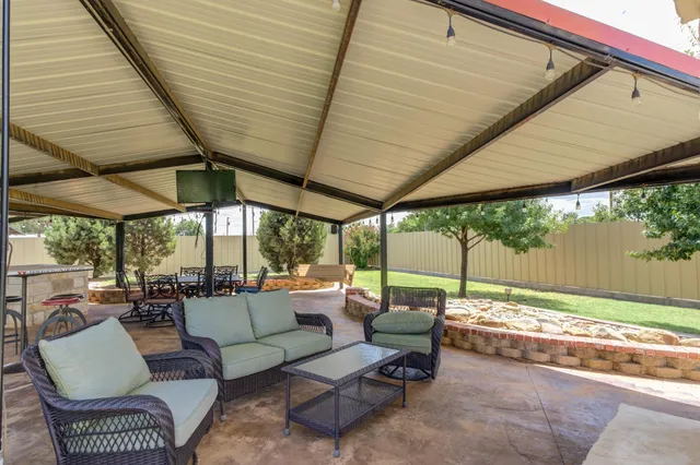 $888,000 | 7913 North Farm To Market Road 1264, Lubbock, TX 79415