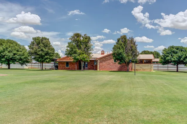 $888,000 | 7913 North Farm To Market Road 1264, Lubbock, TX 79415