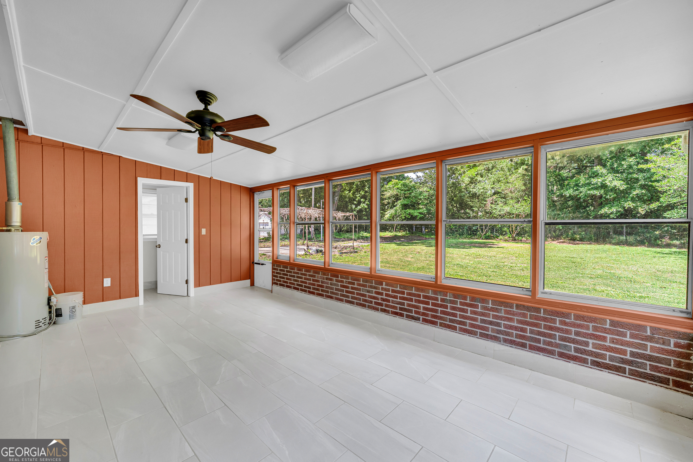 128 Smith Street Hartwell, GA 30643 - Photo 37 of 38 Sunroom