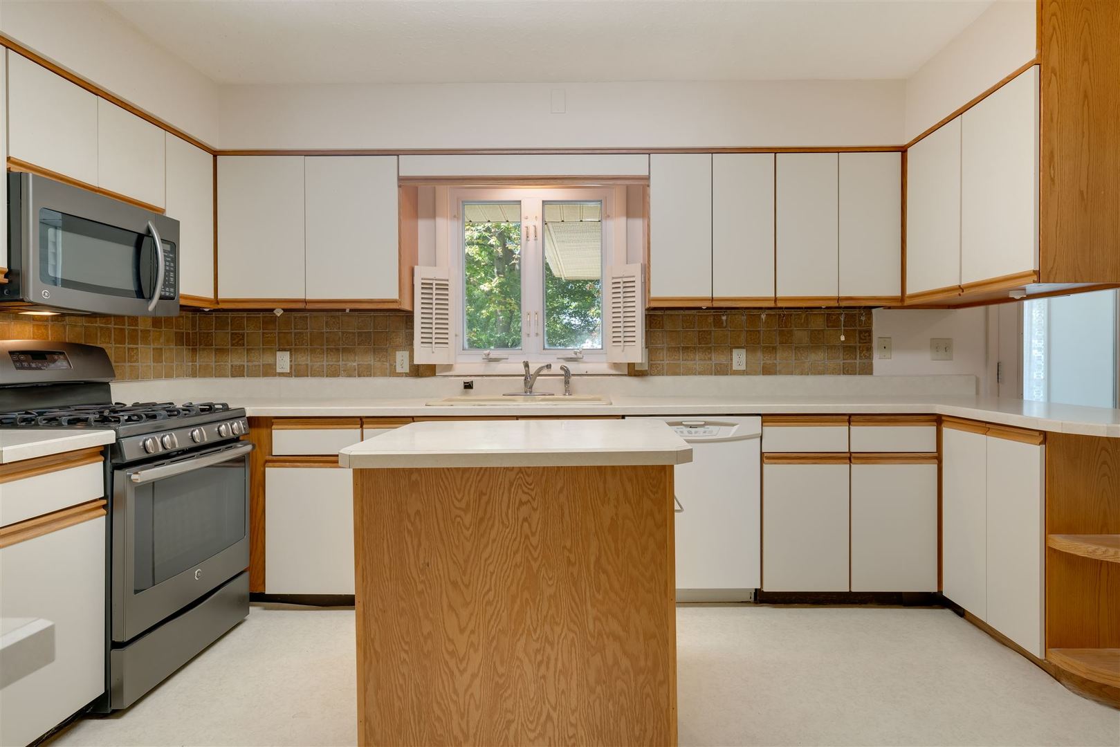 109 Riss Drive Normal, IL 61761 - Photo 4 of 27 Gallery Image 4