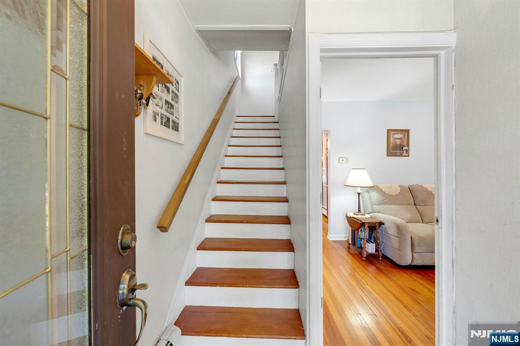 52 Terrace Avenue Rochelle Park, NJ 07662 - Photo 5 of 34