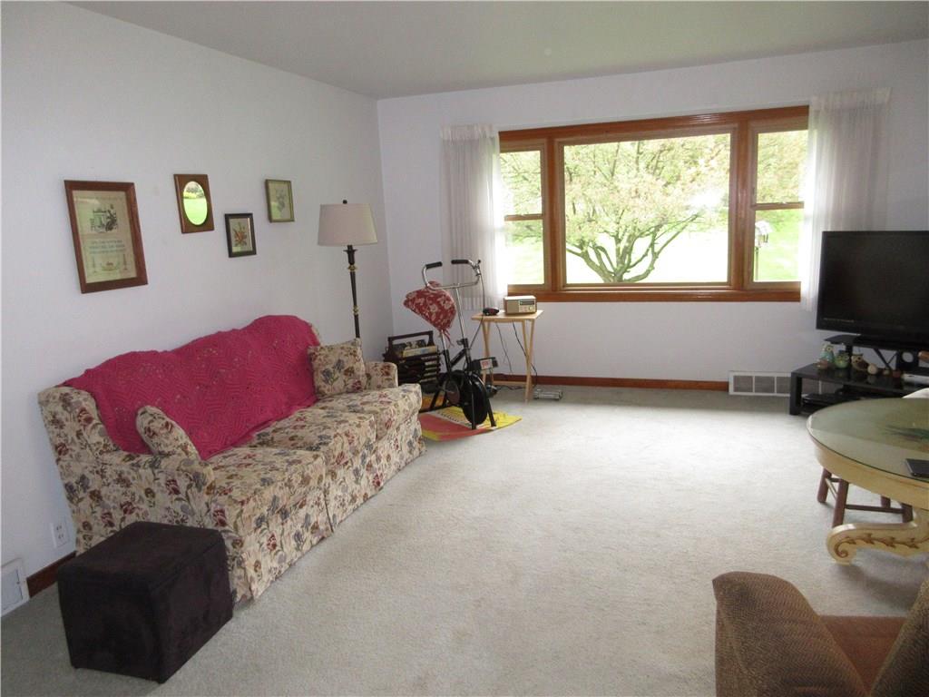 139 North Eberhart Road Butler, PA 16001 - Photo 3 of 15 LIVING ROOM