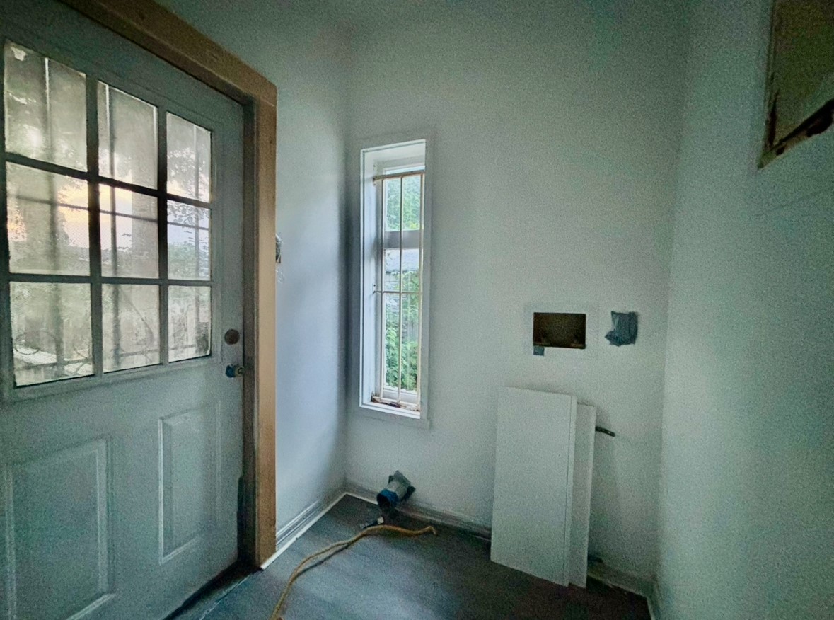 6124 Goforth Street Houston, TX 77021 - Photo 21 of 21 a view of room with window