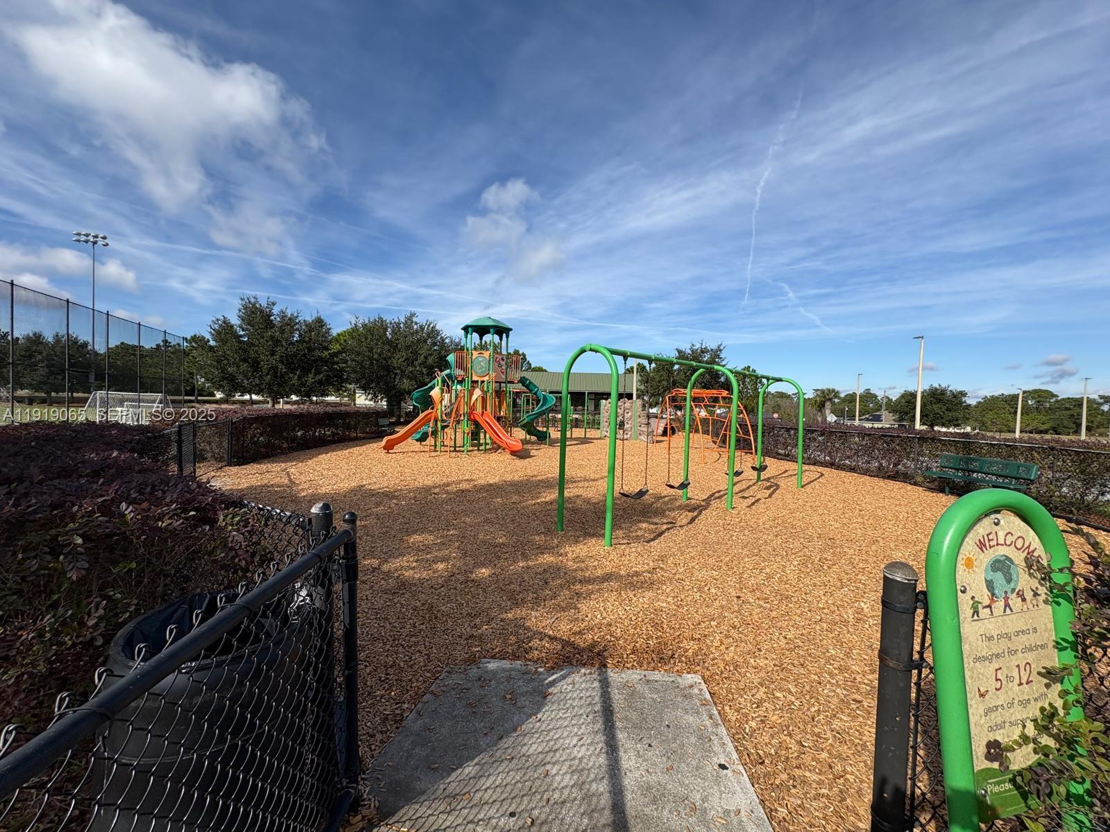 873 Colville Drive, Unit 873 Kissimmee, FL 34759 - Photo 44 of 47 a view of a basketball court