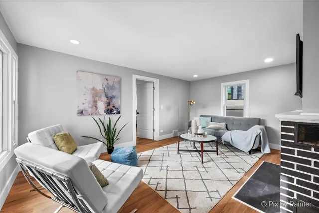 $425,000 | 481 Edward Court, Des Plaines, IL 60016