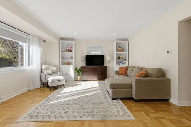 $479,999 | 7448 West Jonquil Terrace, Niles, IL 60714