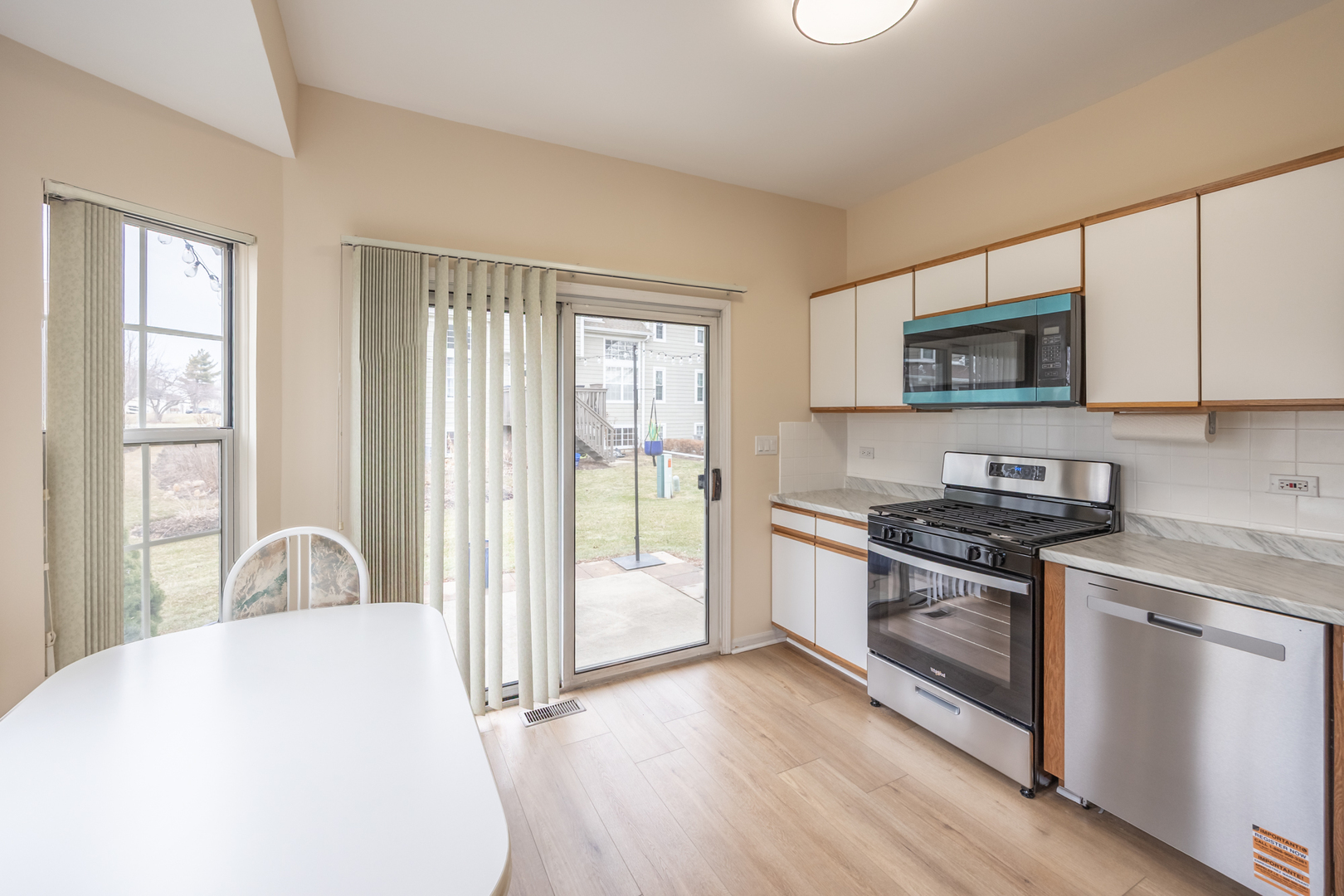 1179 Edington Court Carol Stream, IL 60188 - Photo 5 of 39