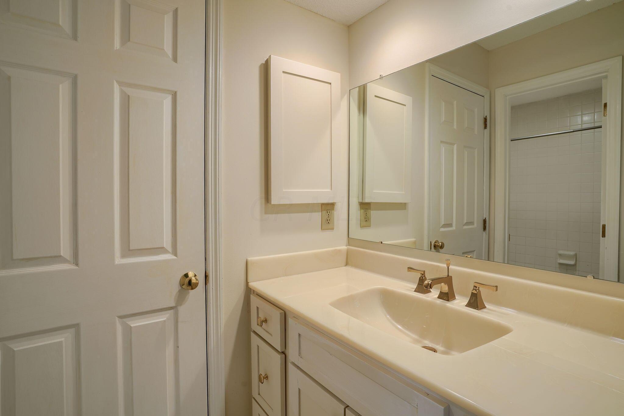 2207 Sandston Road Columbus, OH 43220 - Photo 28 of 48 BEDROOM #2 BATHROOM