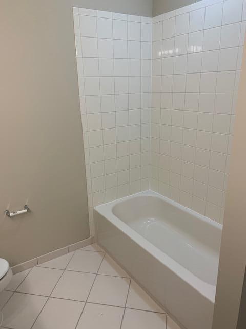 6729 Bulrush Court Greenacres, FL 33413 - Photo 16 of 35 a bathroom with a bathtub