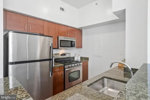 $275,000 | 1000 New Jersey Avenue Southeast, Unit 1221, Washington, DC 20003