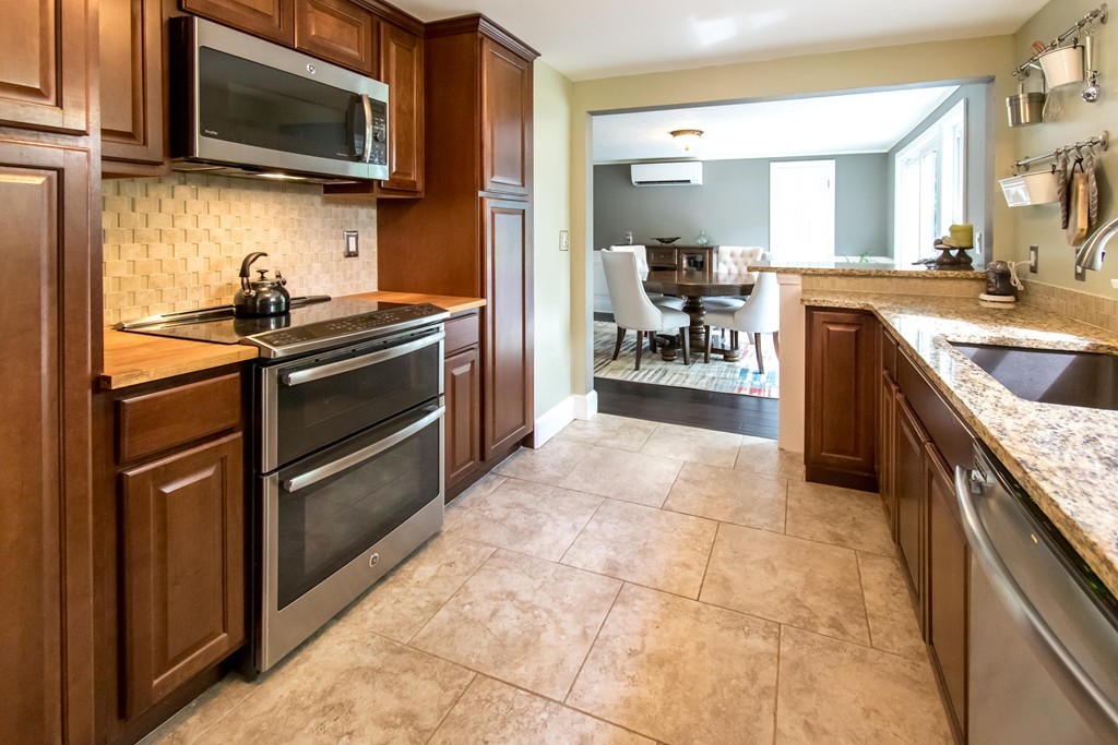 8 Brooklawn Road Wilbraham, MA 01095 - Photo 8 of 30 Gallery Image 8