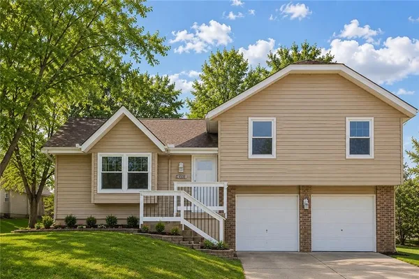 $325,000 | 6537 Northwest Gilly Road, Kansas City, MO 64152