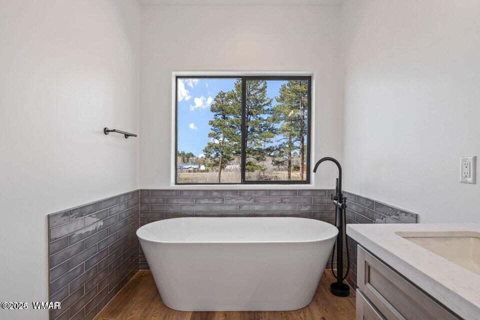 463 Megans Loop Lakeside, AZ 85929 - Photo 15 of 21 bath3a