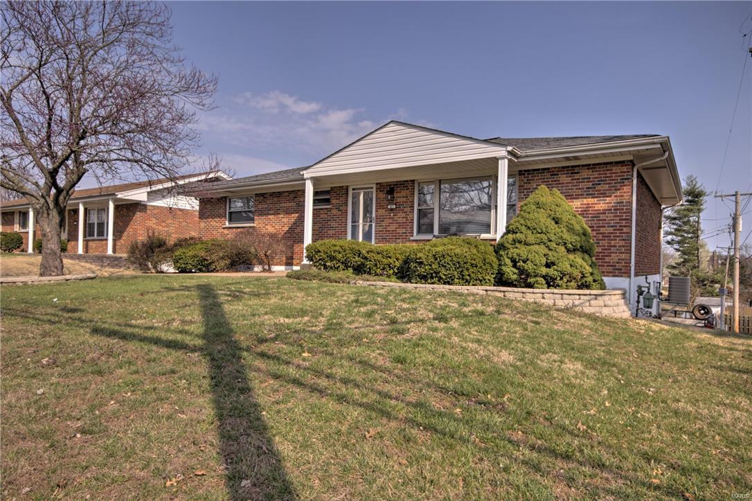 927 Buckley Road St. Louis, MO 63125 - Photo 1 of 22 Gallery Image 1