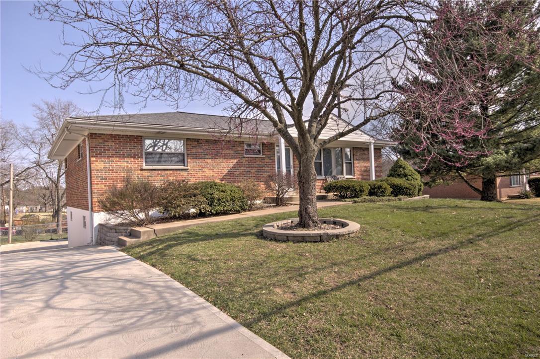 927 Buckley Road St. Louis, MO 63125 - Photo 2 of 22 Gallery Image 2