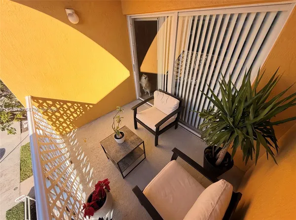 a view of a house with backyard and furniture