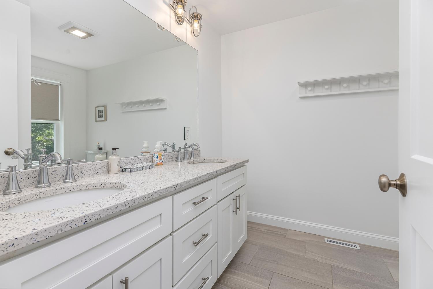 423 Seaside Avenue Saco, ME 04072 - Photo 32 of 46 First Level Bath